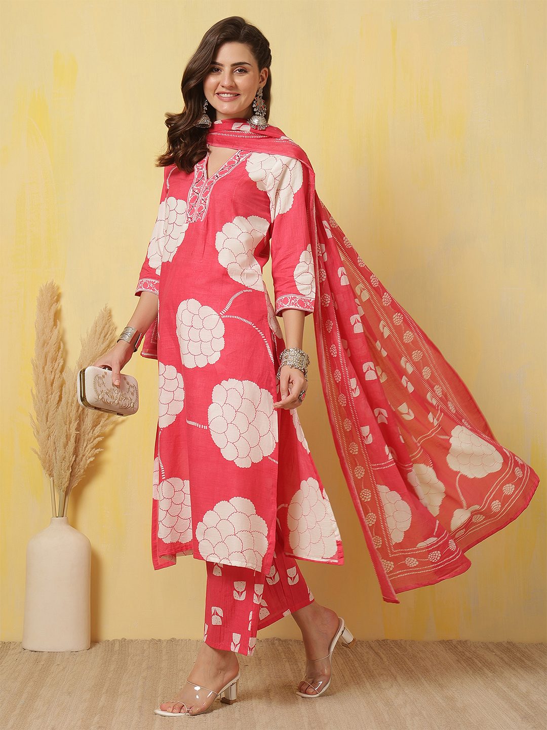 Printed ethnic set on model