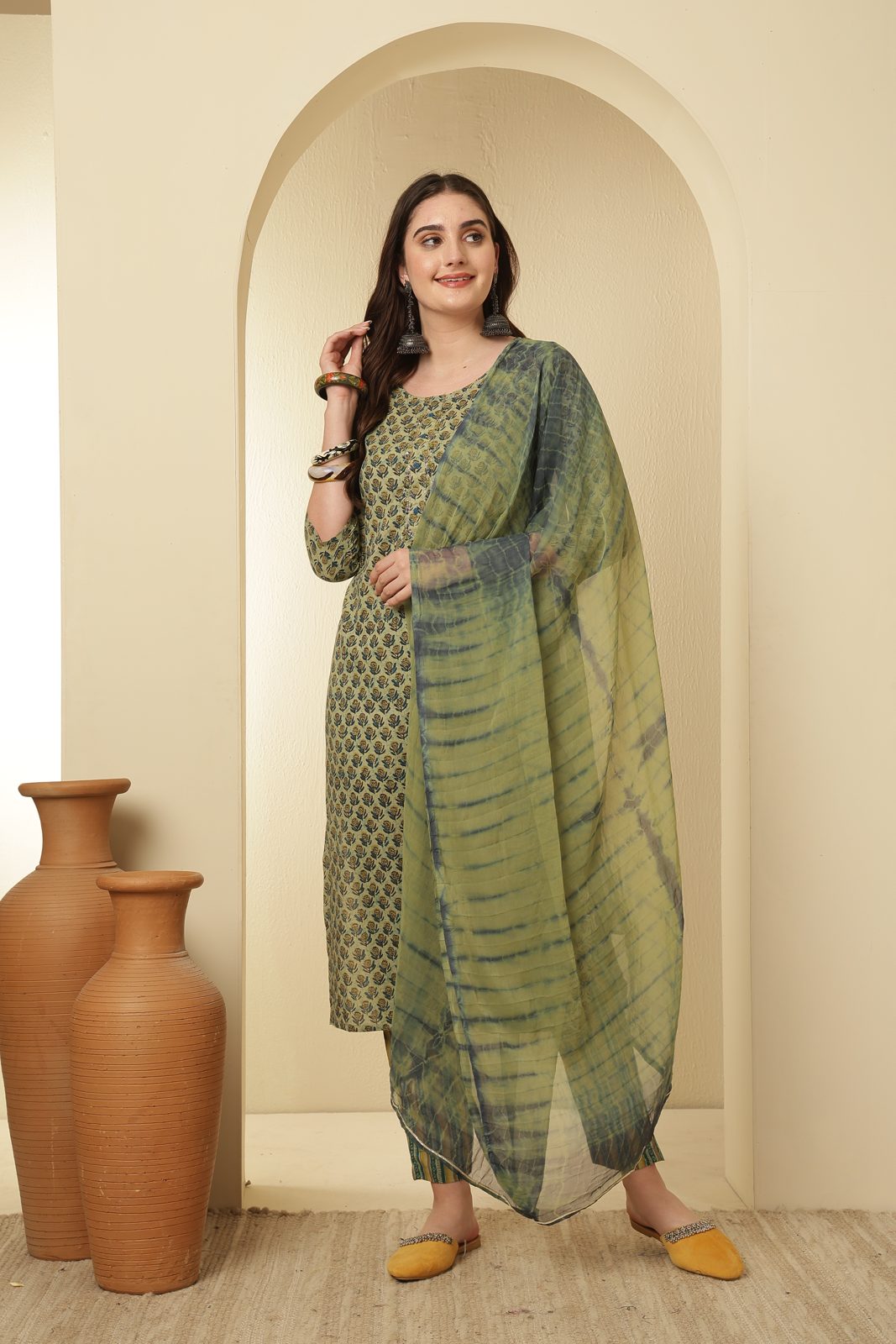 Ethnic set on model
